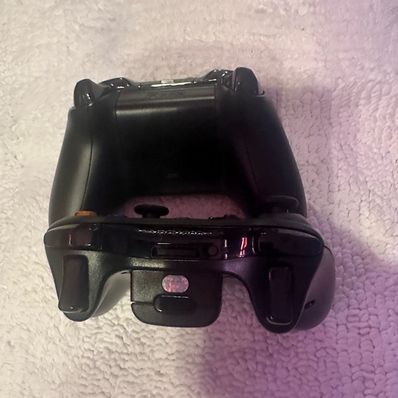 XBOX TWO controllers LIKE NEW - Picture 4 of 5